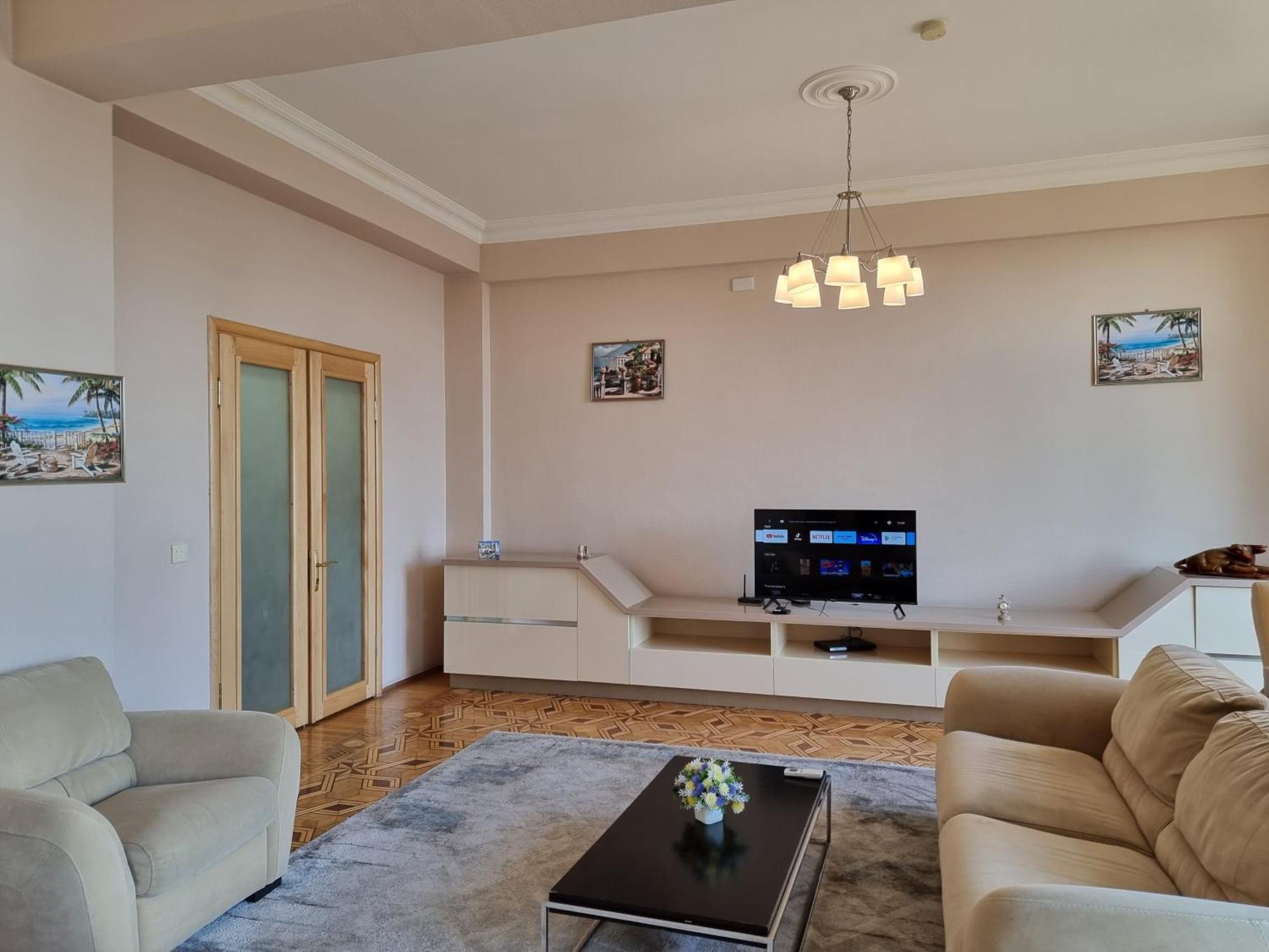 Bulvar Apart Bakoe Buitenkant foto